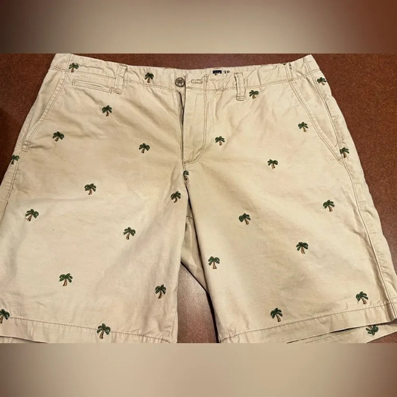Gap Men’s khaki shorts with palm trees size 38 - Picture 1 of 3